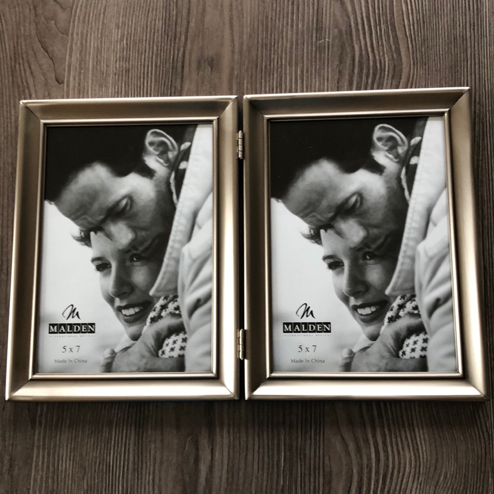 Malden International Designs Concourse 5X7 Double Hinged Silver Picture Frame